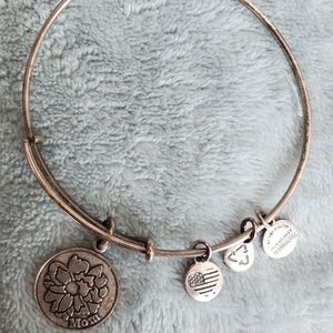 "Mom" bangle